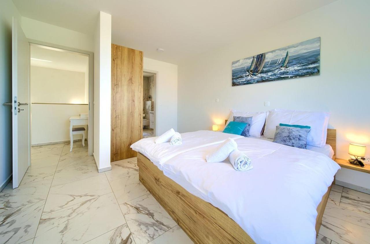 Holiday House Sea & Sun Residence Rasopasno Exterior photo